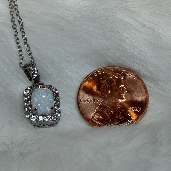 Sterling Silver 925 lab-created Opal and Topaz necklace. 18 inches in length. - Picture 6 of 6